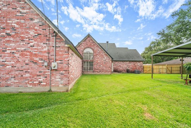 504 Sharondoah Drive, Highlands, TX 77562