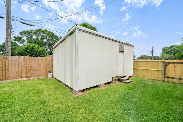 504 Sharondoah Drive, Highlands, TX 77562