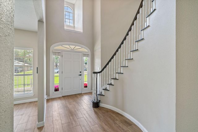 504 Sharondoah Drive, Highlands, TX 77562