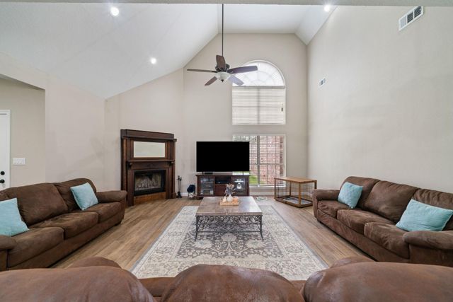 504 Sharondoah Drive, Highlands, TX 77562