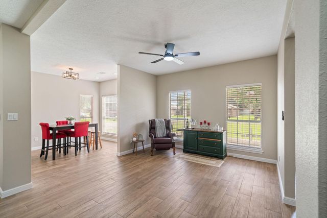 504 Sharondoah Drive, Highlands, TX 77562