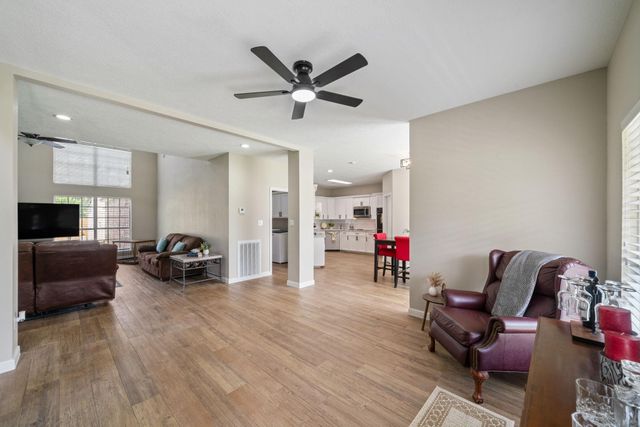 504 Sharondoah Drive, Highlands, TX 77562