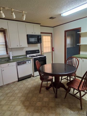 227 Cresthaven Court, Selma, AL 36701