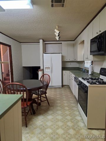 227 Cresthaven Court, Selma, AL 36701