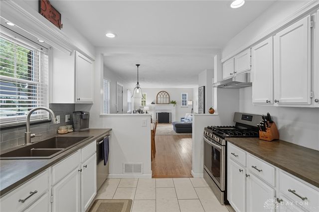 92 E Ridgeway Drive, Centerville, OH 45459