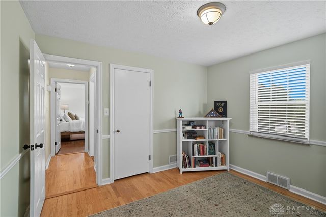 92 E Ridgeway Drive, Centerville, OH 45459