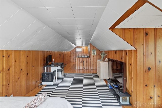 92 E Ridgeway Drive, Centerville, OH 45459