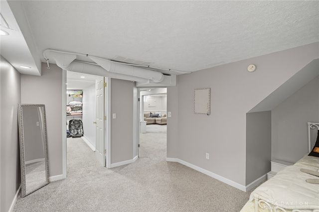 92 E Ridgeway Drive, Centerville, OH 45459