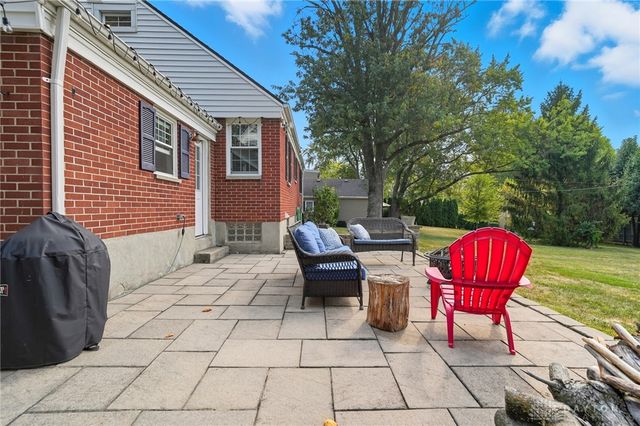 92 E Ridgeway Drive, Centerville, OH 45459