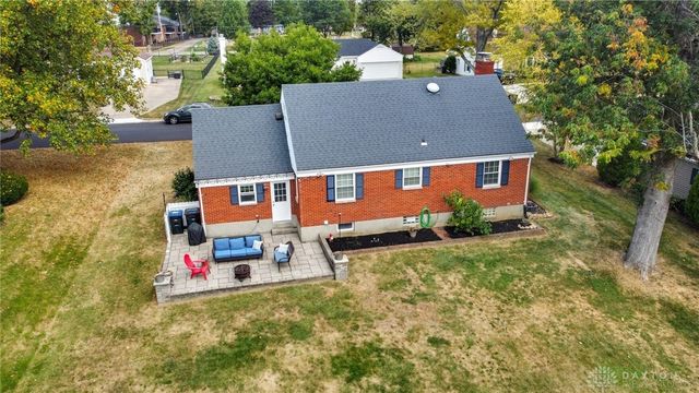92 E Ridgeway Drive, Centerville, OH 45459