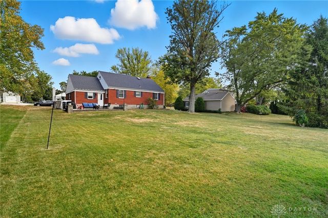 92 E Ridgeway Drive, Centerville, OH 45459