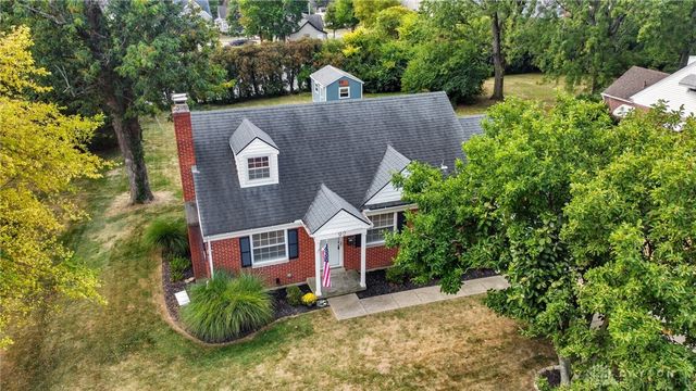 92 E Ridgeway Drive, Centerville, OH 45459