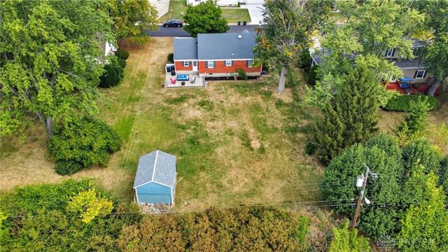92 E Ridgeway Drive, Centerville, OH 45459