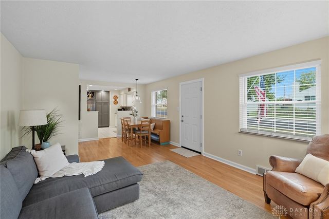 92 E Ridgeway Drive, Centerville, OH 45459