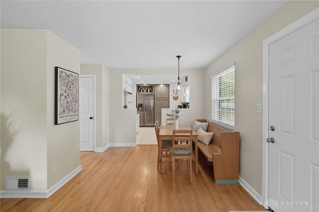92 E Ridgeway Drive, Centerville, OH 45459