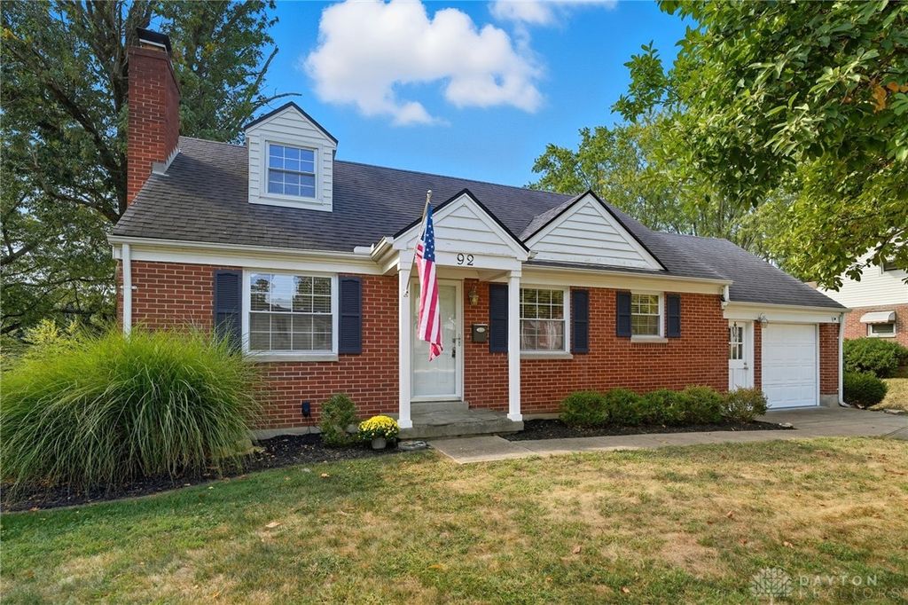 92 E Ridgeway Drive, Centerville, OH 45459