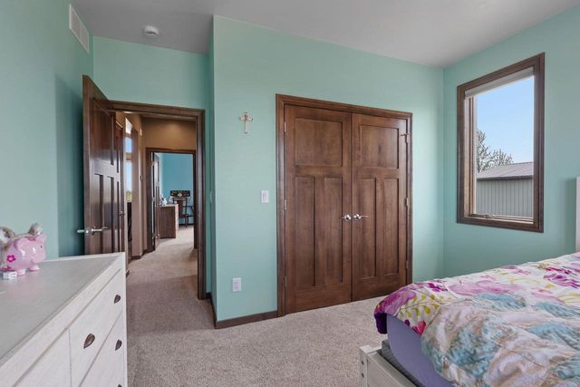 932 MEADOWLARK ROAD, De Pere, WI 54115