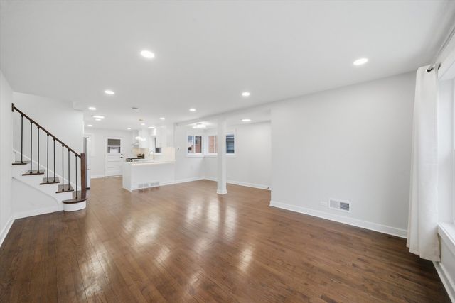 3829 W Chase Avenue, Lincolnwood, IL 60712