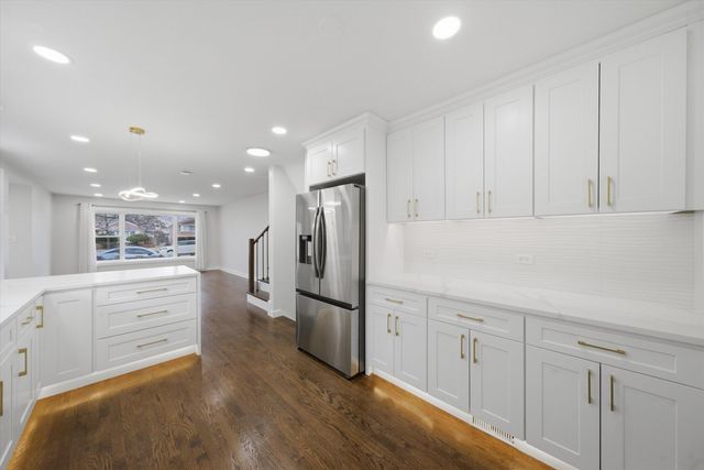 3829 W Chase Avenue, Lincolnwood, IL 60712