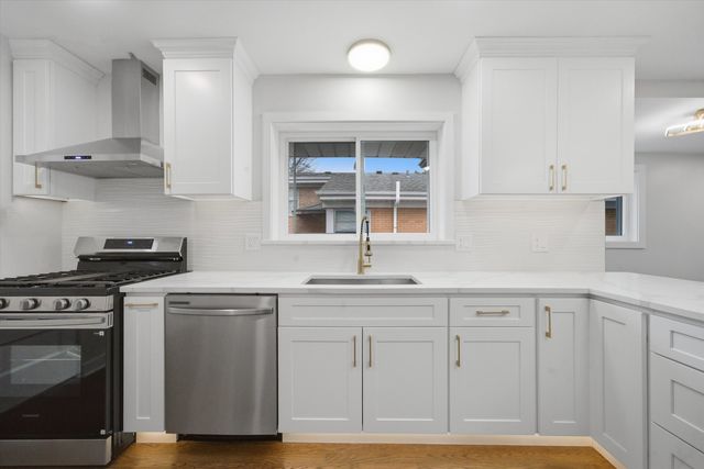 3829 W Chase Avenue, Lincolnwood, IL 60712