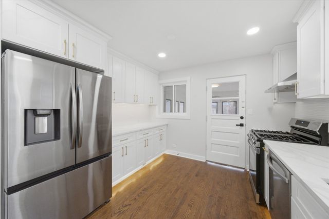 3829 W Chase Avenue, Lincolnwood, IL 60712