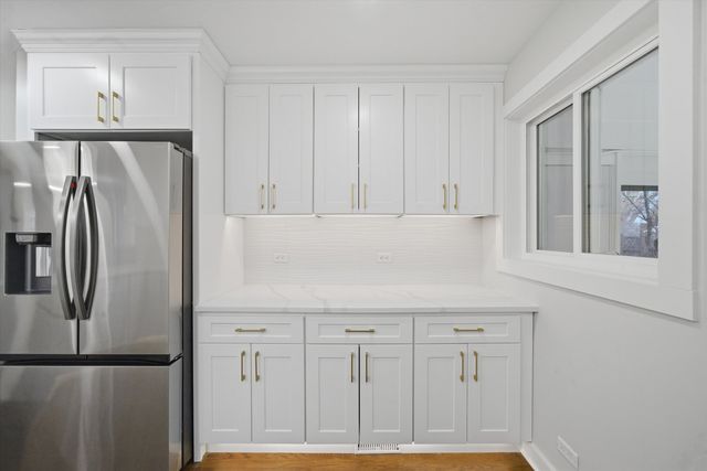 3829 W Chase Avenue, Lincolnwood, IL 60712