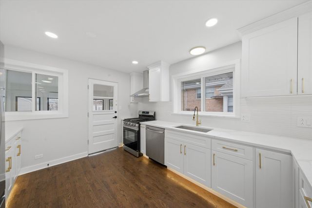 3829 W Chase Avenue, Lincolnwood, IL 60712