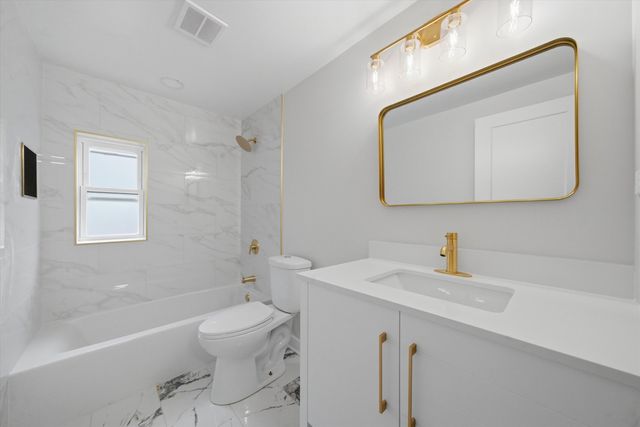 3829 W Chase Avenue, Lincolnwood, IL 60712