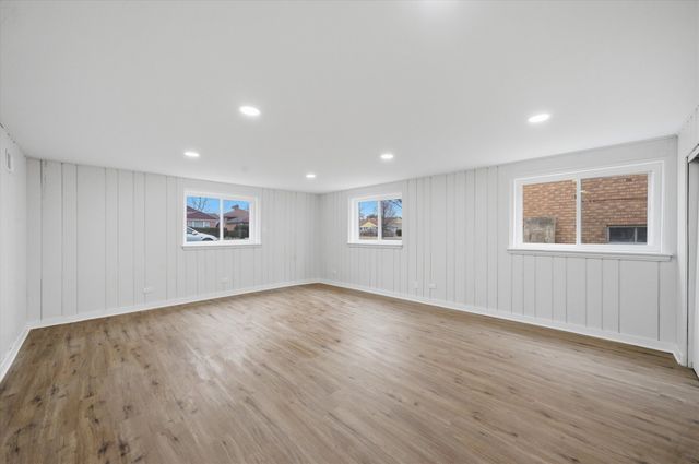 3829 W Chase Avenue, Lincolnwood, IL 60712