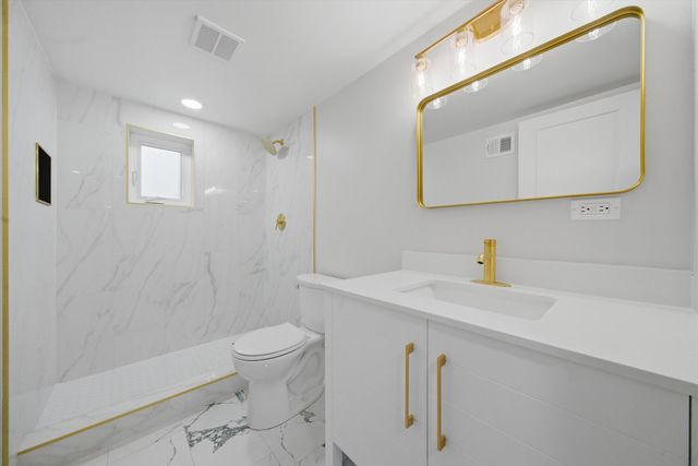 3829 W Chase Avenue, Lincolnwood, IL 60712