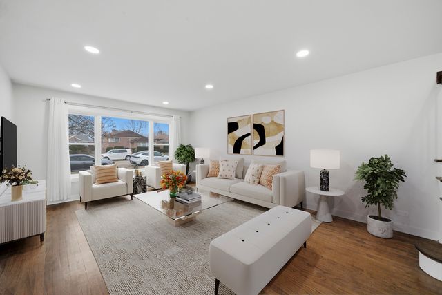 3829 W Chase Avenue, Lincolnwood, IL 60712