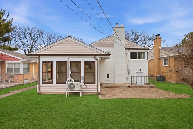 3829 W Chase Avenue, Lincolnwood, IL 60712