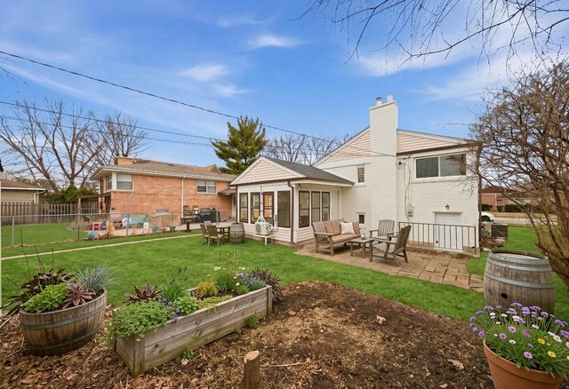 3829 W Chase Avenue, Lincolnwood, IL 60712