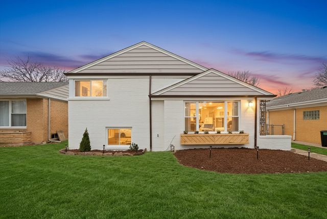 3829 W Chase Avenue, Lincolnwood, IL 60712