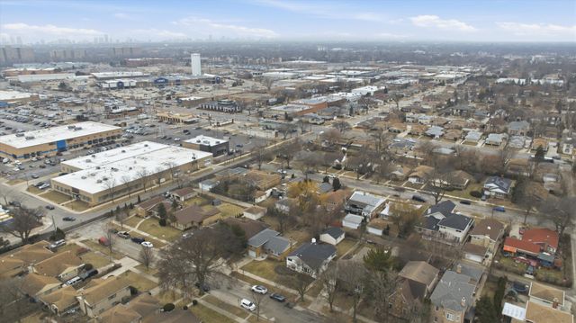 3829 W Chase Avenue, Lincolnwood, IL 60712