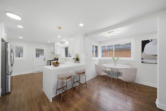 3829 W Chase Avenue, Lincolnwood, IL 60712