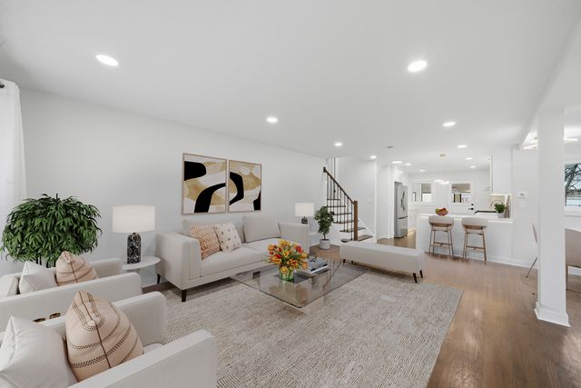 3829 W Chase Avenue, Lincolnwood, IL 60712