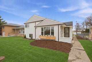 3829 W Chase Avenue, Lincolnwood, IL 60712