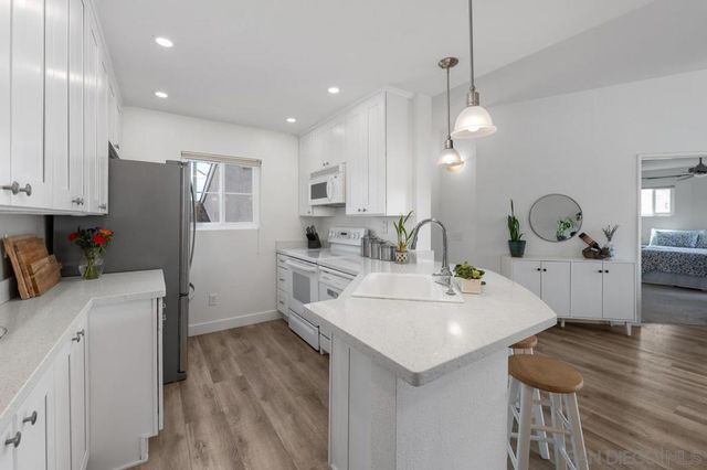 7127 Camino Degrazia 130, San Diego, CA 92111
