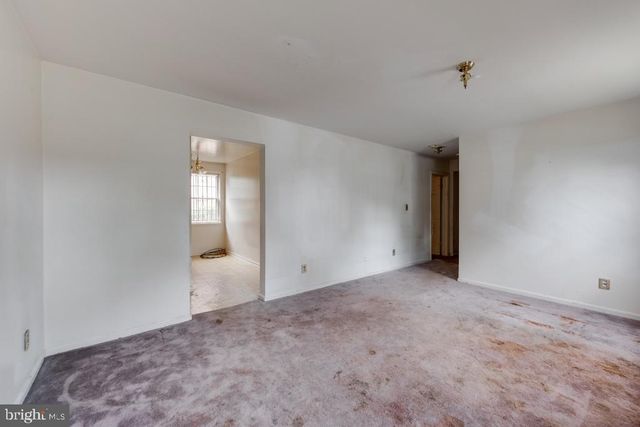2015 37TH ST SE #102, Washington, DC 20020