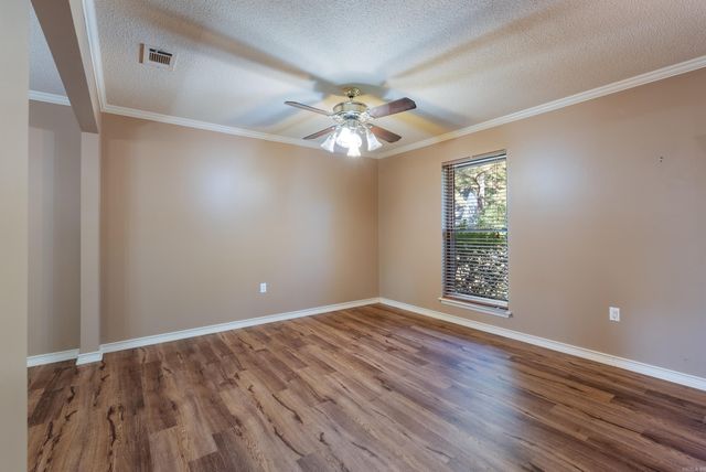 13 Oakdale Dr, Conway, AR 72034