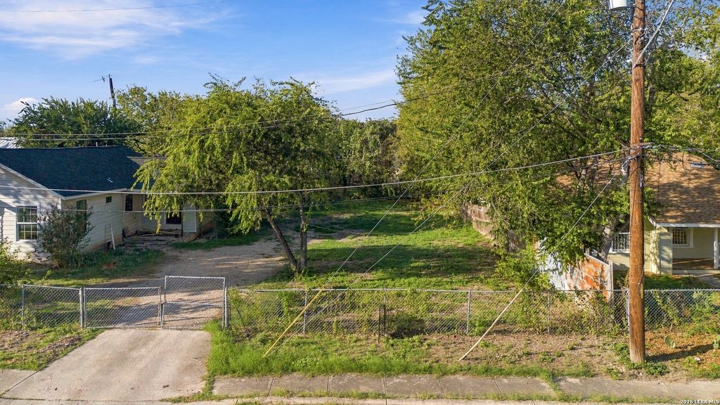 1707 N CENTER ST, San Antonio, TX 78202