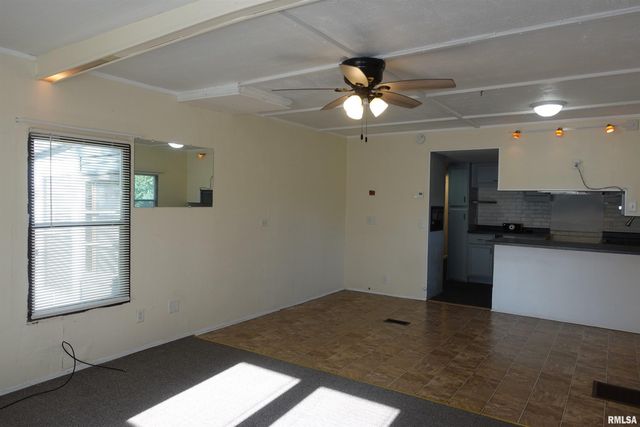 710 Century Estates, Galesburg, IL 61401