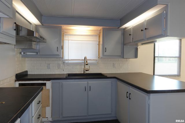 710 Century Estates, Galesburg, IL 61401