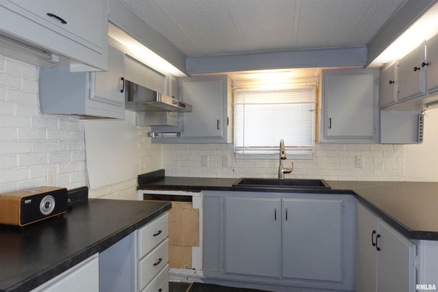 710 Century Estates, Galesburg, IL 61401