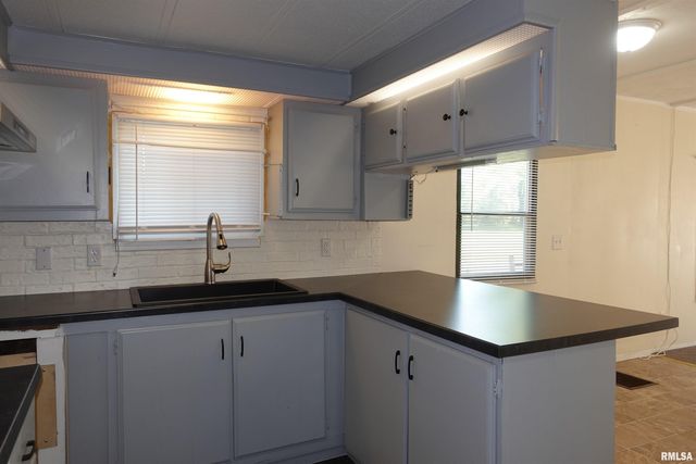 710 Century Estates, Galesburg, IL 61401