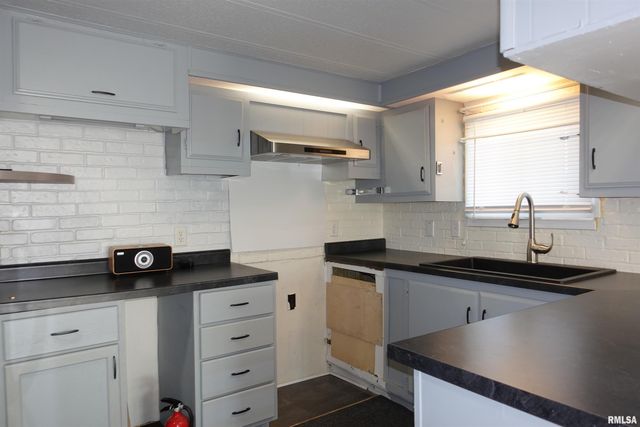 710 Century Estates, Galesburg, IL 61401