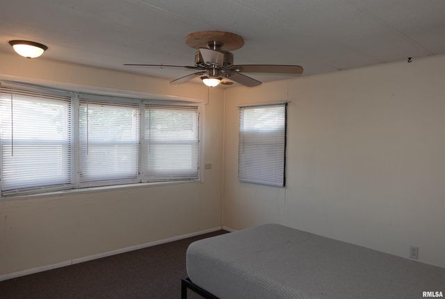 710 Century Estates, Galesburg, IL 61401