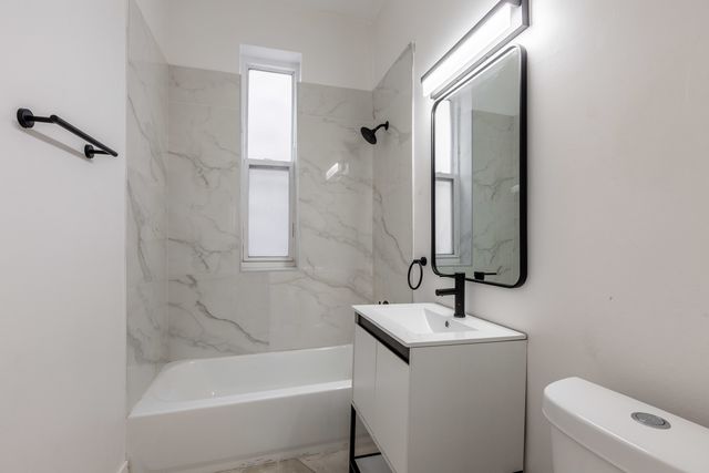 3211 W LeMoyne Avenue CH2, Chicago, IL 60651