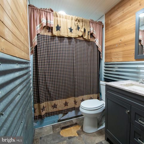 816 MCALLISTER ST, Hanover, PA 17331